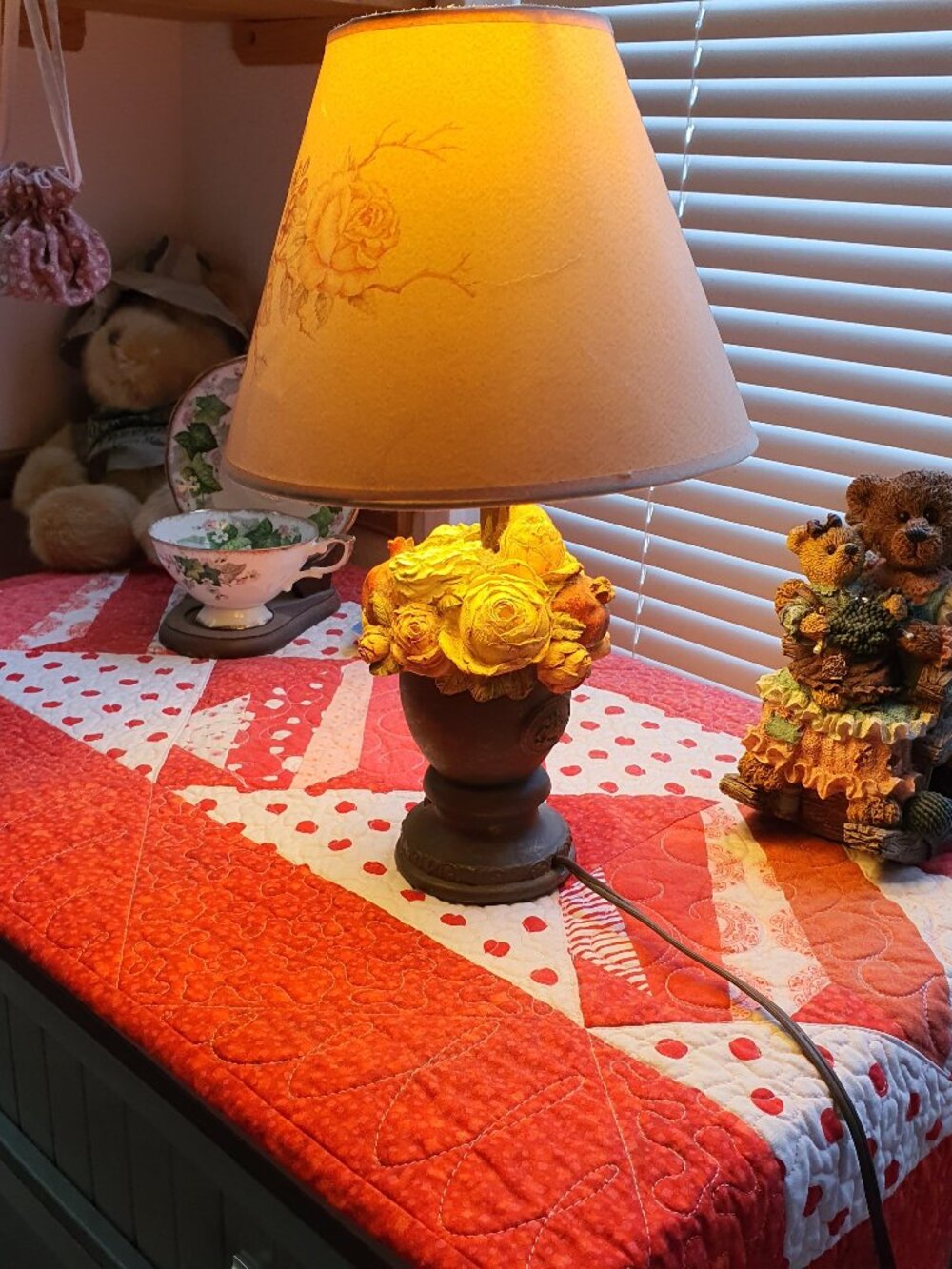 Vintage 13" Table Lamp Fruit Decoration Banquet Pomegranate, Roses w/ Shade